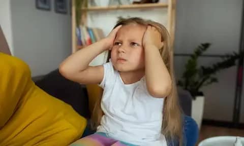 8 Karakter Middle Child Syndrome, Lengkap dengan Pengertian, Faktor dan Cara Mengatasinya