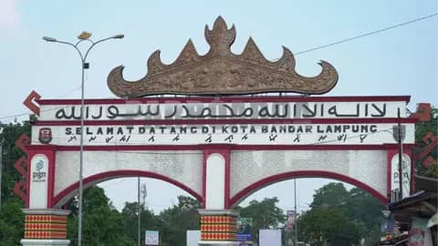 Makna Siger Lampung: Simbol Budaya yang Menyambut Sejak Gerbang Pulau Sumatra