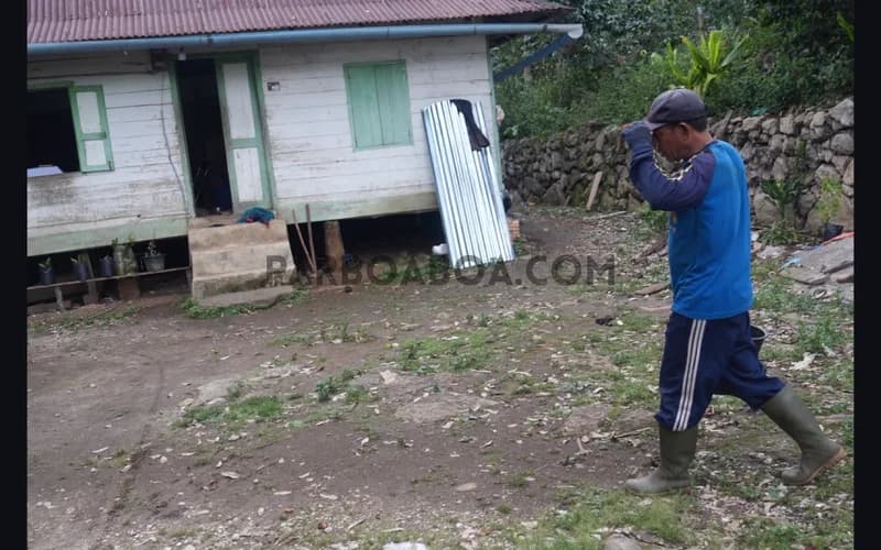 Merasa sudah jenuh di kota besar serta tak belia lagi, itu alasan utama dia.