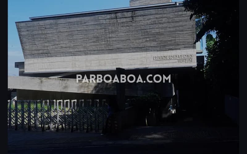 Di sepanjang lintasan terdapat sejumlah bangunan penting,  termasuk kampus Universitas Parahyangan (UNPAR) (foto: P. Hasudungan Sirait/PARBOABOA)