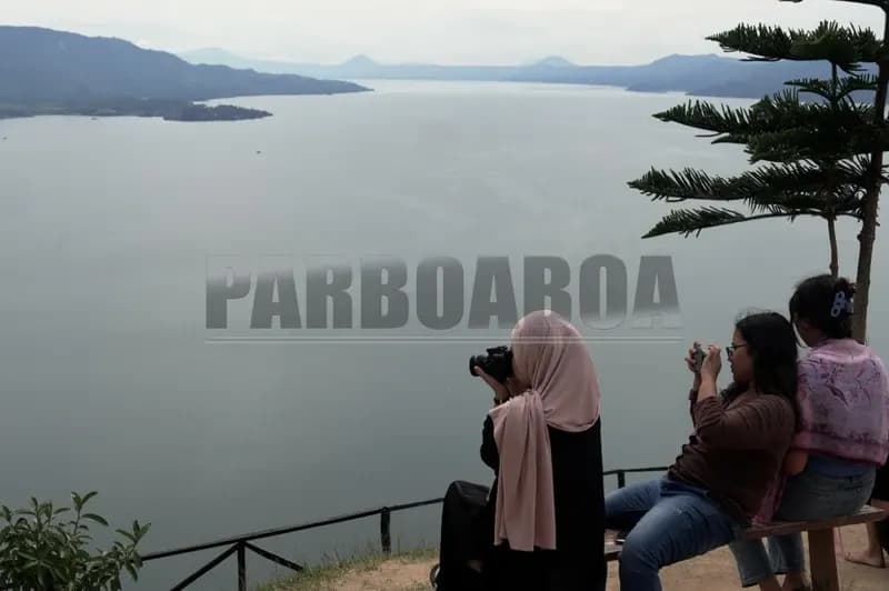 Menjepreti alam permai (foto: P. Hasudungan Sirait/Parboaboa)