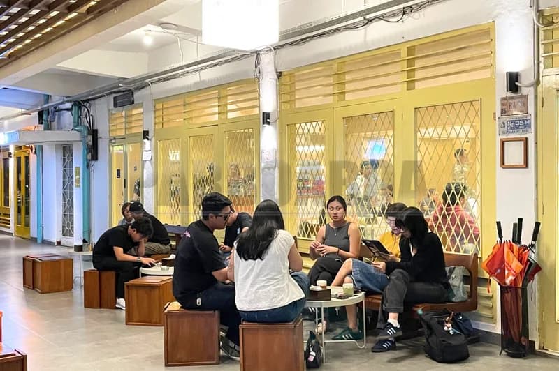 Perkumpulan anak skena di Kawasan Blok M, Jakarta Selatan (Foto: PARBOABOA/Defri Ngo)