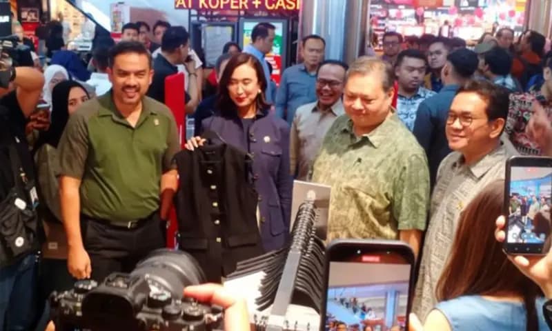 Menko Perekonomian Airlangga Hartarto bersama tiga menteri ekonomi meninjau persiapan WFA di Pondok Indah Mall, Jakarta. (Foto: Dok. Metrotvnews)